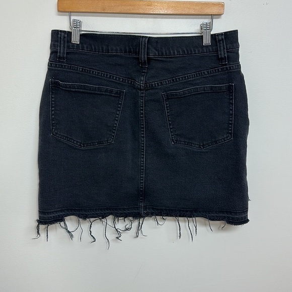 Madewell Step-Hem Jean Skirt in Washed Black‎ Size 30 - Picture 4 of 6